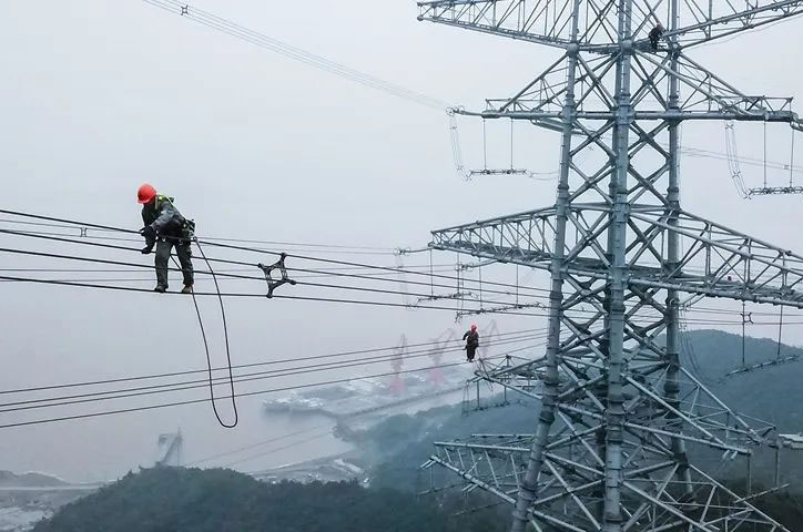 架空輸電線路在運復合絕緣子規(guī)范化抽檢完成試點工作